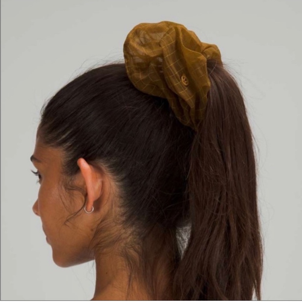NWT Lululemon Uplifting Scrunchie Oversized Gold Spice GLSC mesh
